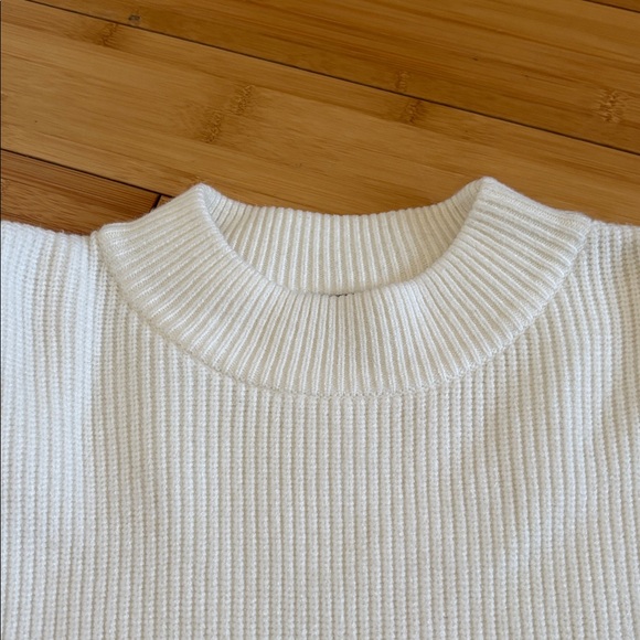 Lucy Paris Elegant Cream Sweater with Pearl Detailing - Picture 3 of 4